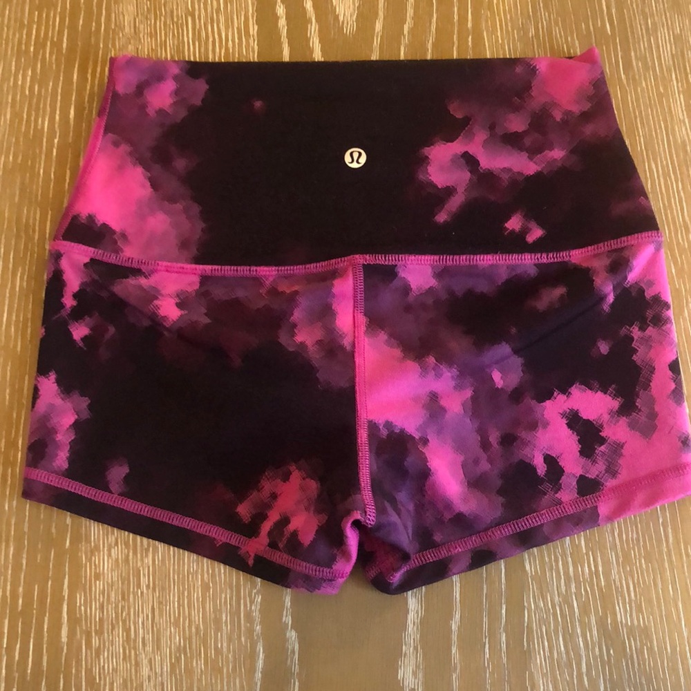 Lululemon yoga shorts 
Size 4